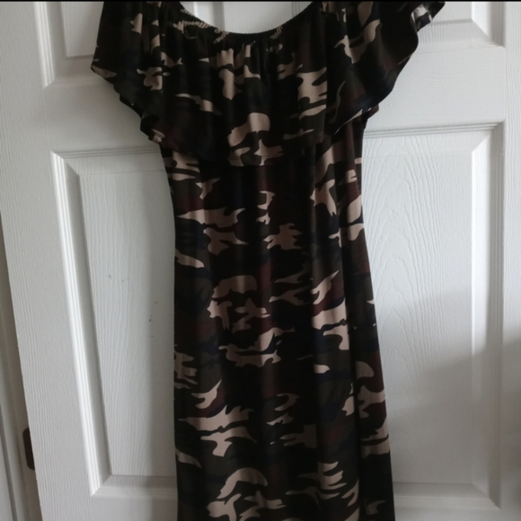 2 Plus Size Women Dresses - Picture 4 of 6